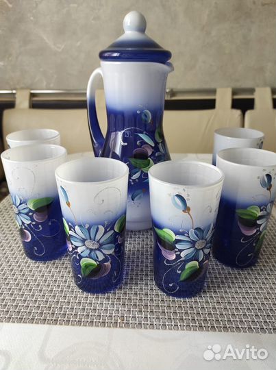 Кувшин со стаканами