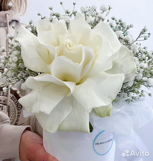 Цветочная композиция в шляпной коробке