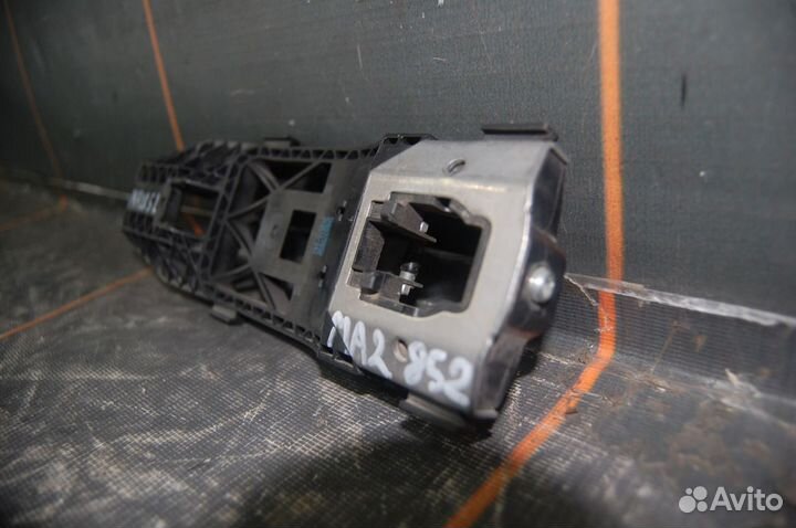 Кронштейн ручки двери передней левой-Skoda Rapid