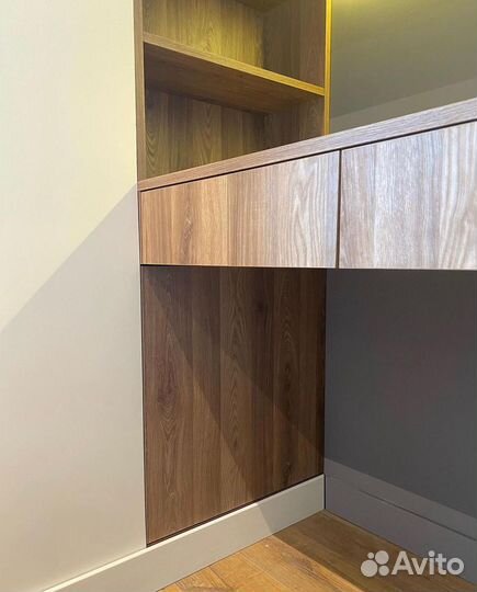 Дизайнерский компьютерный стол