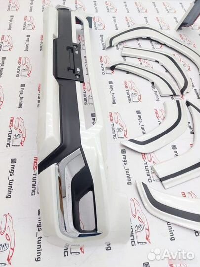 Обвес Modellista на Toyota Land Cruiser 300 белый