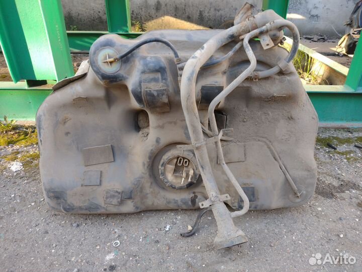 Бензобак Nissan Primera P11 седан