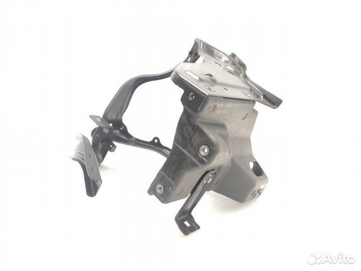 Кронштейн фары передний правый Mercedes-Benz