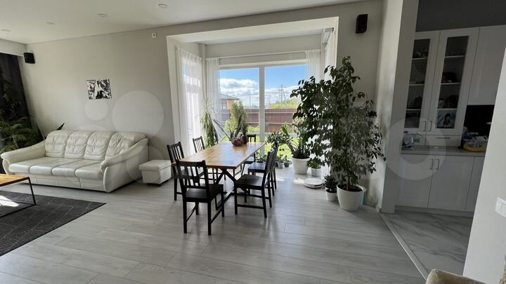 Коттедж 220 м² на участке 6,7 сот.