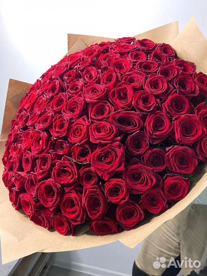 Цветы розы в корзине