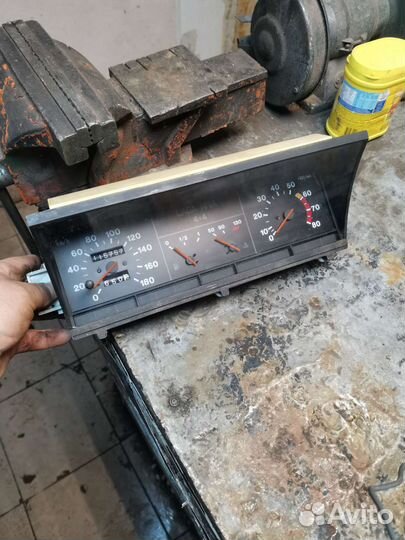 Щиток приборов на ниву