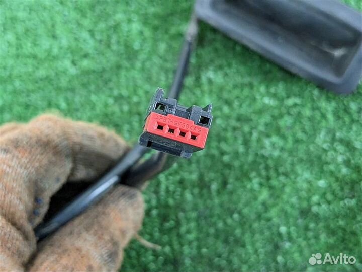 Кнопка багажника Land Rover Freelander 2 2008