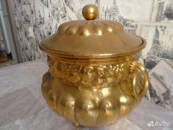 Ваза латунная с ручками и фруктовым узором