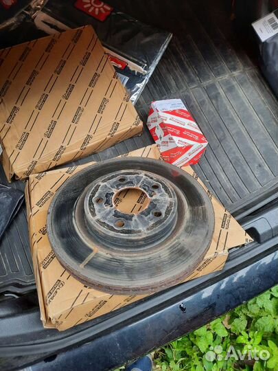 Тормозные диски с рабочими колодками