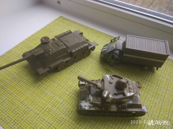 Модели автомобилей и военной техники