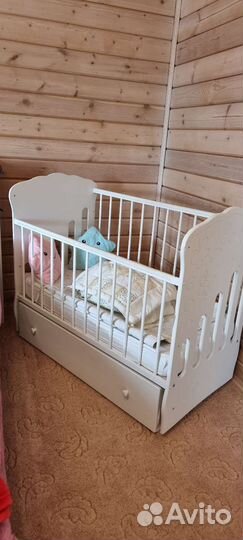 Детская кроватка с поперечным маятником