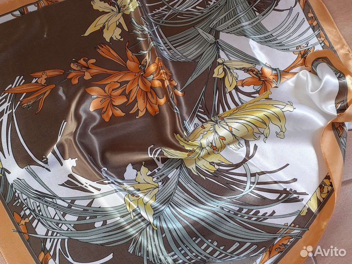 Платок шелковый.70х70см