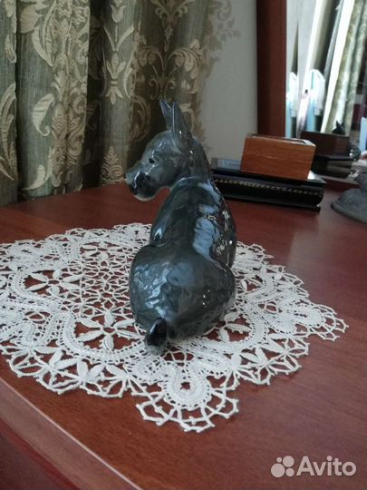 Статуэтка фарфоровая