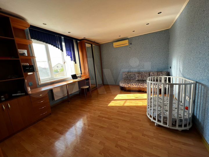 Дом 195 м² на участке 2 сот.