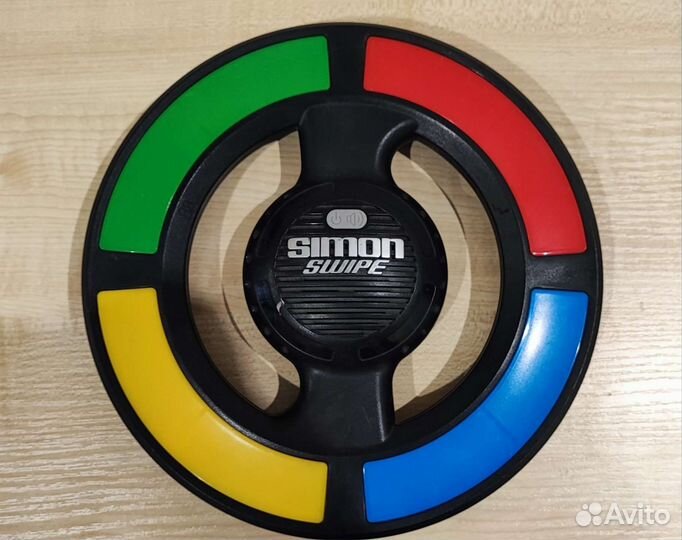 Игра Simon swipe от hasbro