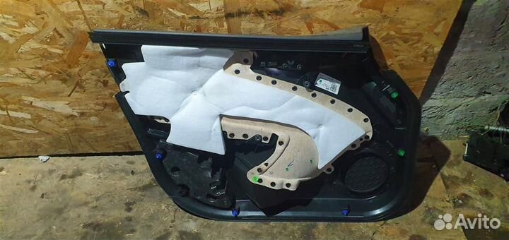 Обшивка двери передней правой Opel Astra J 2010-2