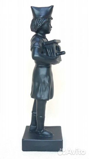 Статуэтка.Пионер. Девушка с скворечником.Касли