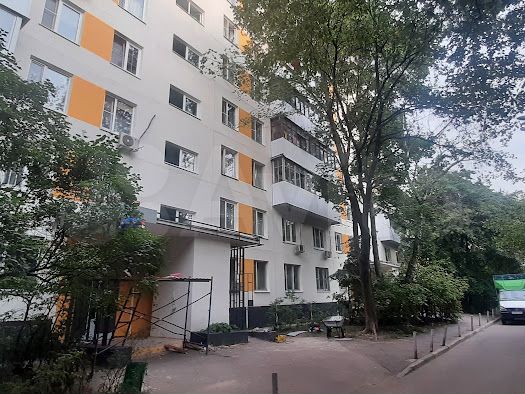 Комната 10,5 м² в 2-к., 1/9 эт.