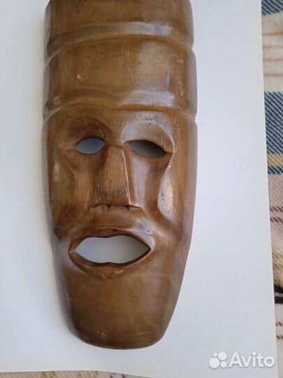 Африканская маска из дерева