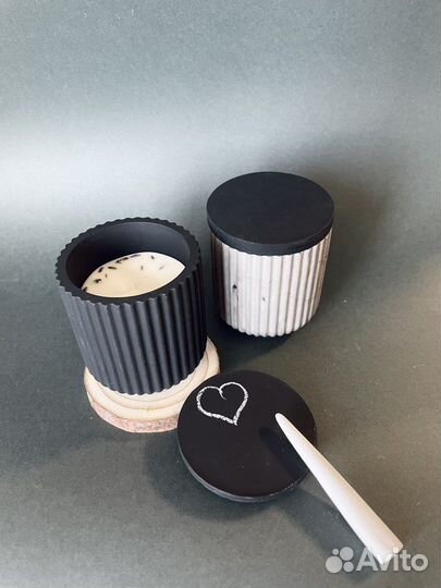 Свечи из натурального воска в черном цвте