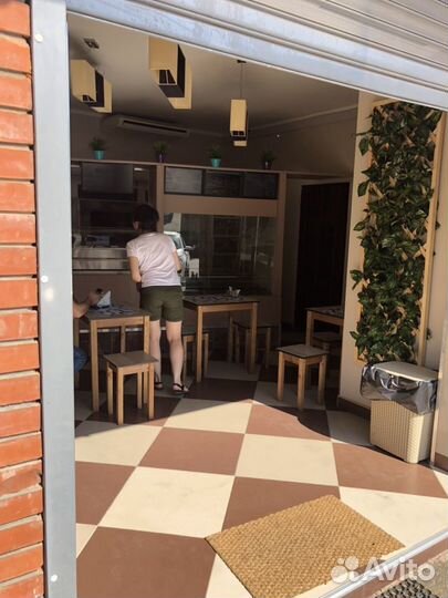 Магазин продукты и кафе