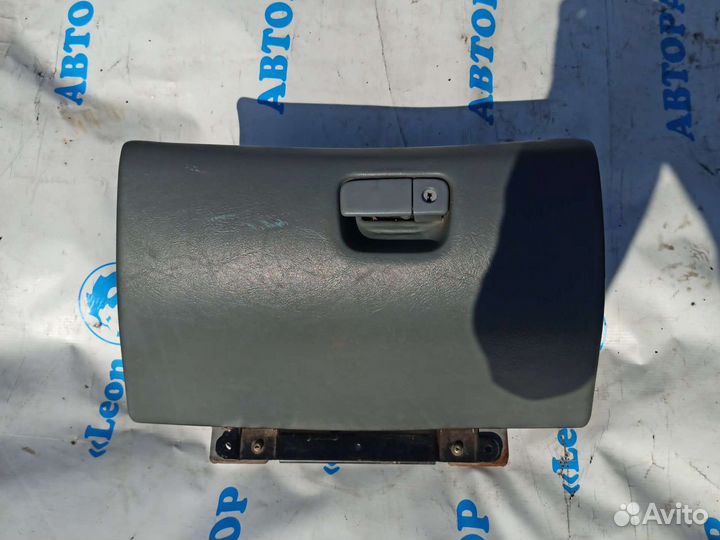 Бардачок Mitsubishi Diamante