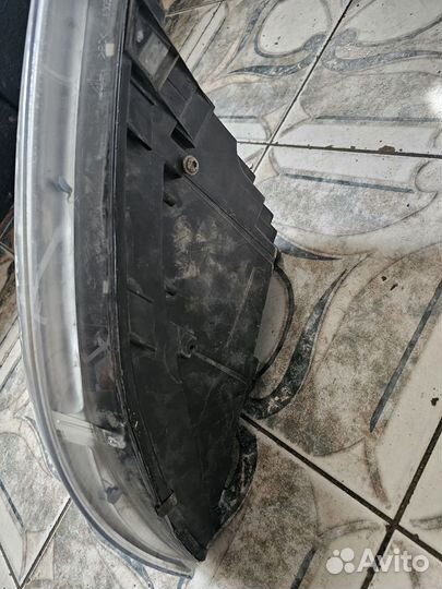 Фара Volkswagen Transporter T5