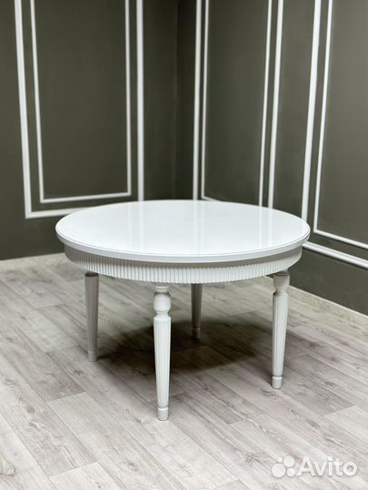 Кухонный стол и стулья