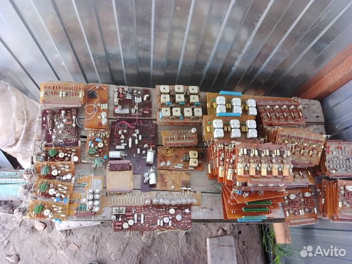 Радиодетали и платы с микросхемами СССР