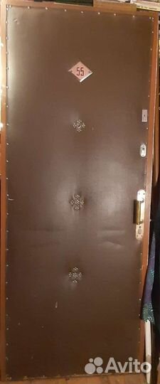 Дверь входная деревянная