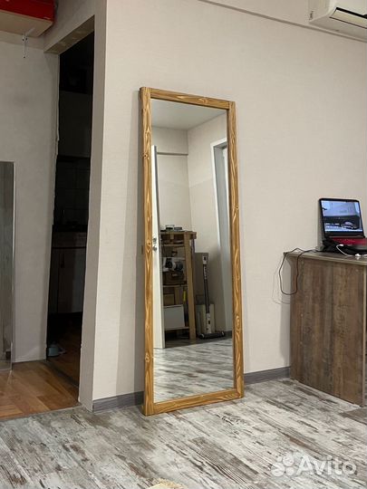 Зеркало напольное в деревянной раме