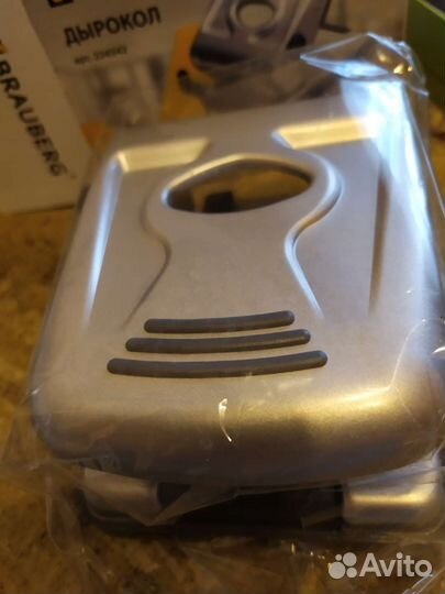 Дырокол мощный новый Brauberg до 40 листов