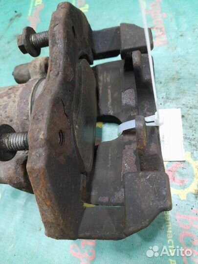 Суппорт передний левый Ford Focus 2 седан 1.8