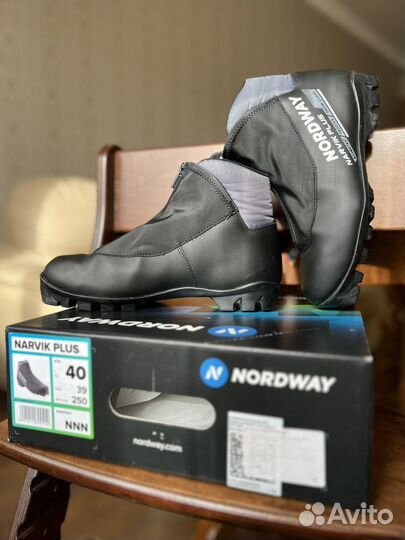 Лыжные ботинки 39 40 лыжное снаряжение