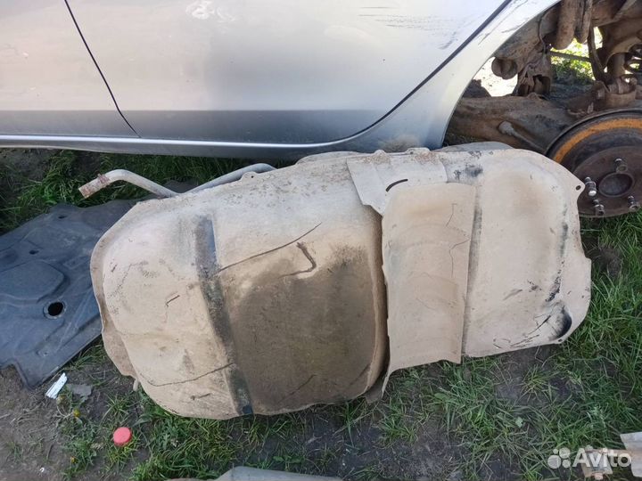 Топливный бак Mitsubishi Lancer 10