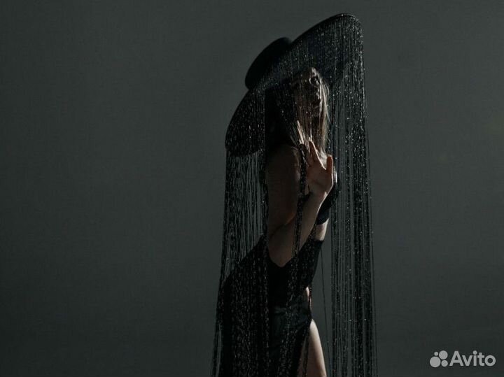 Шляпа с нитями для фотосессии