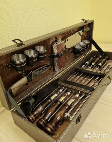 Шампpa подарочные в кейсe Tигр