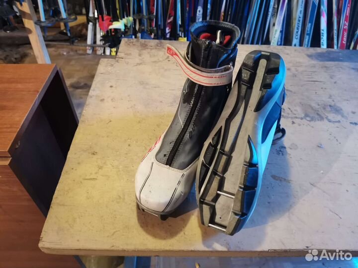 Лыжные ботинки