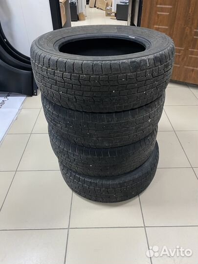 Goodyear Ice Navi Zea 215/60 R16