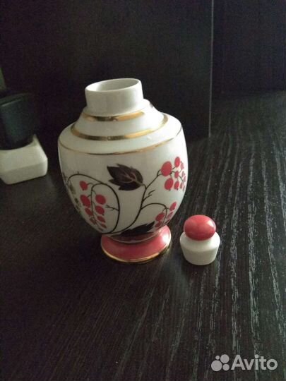 Антикварный фарфоровый сосуд