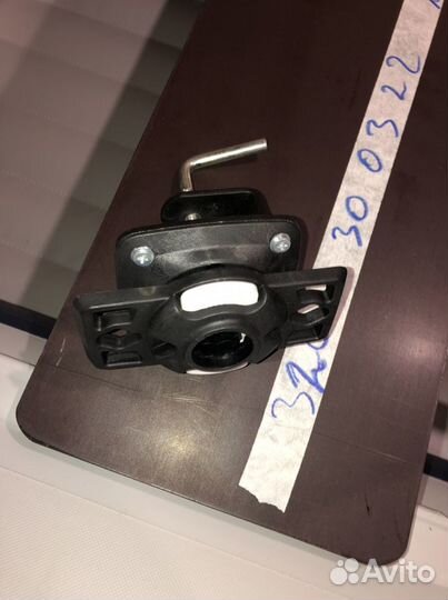 Крепление на струбцине в лодку пвх