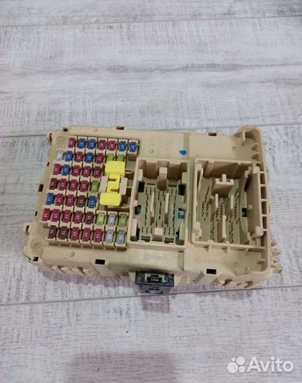 Блок предохранителей салона Kia Rio 4