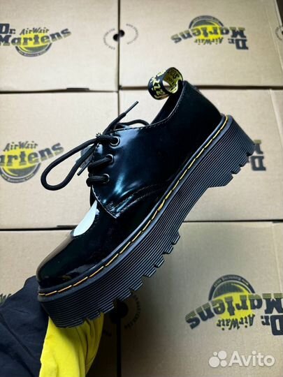 DR Martens x Hello Kitty