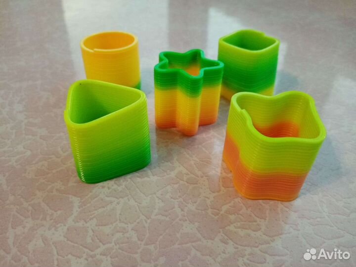 Игрушка пружинка