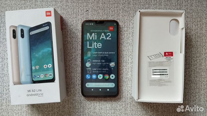 Xiaomi Mi A2 Lite Android One, 4/32 ГБ