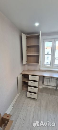 Рабочая зона в углу у окна