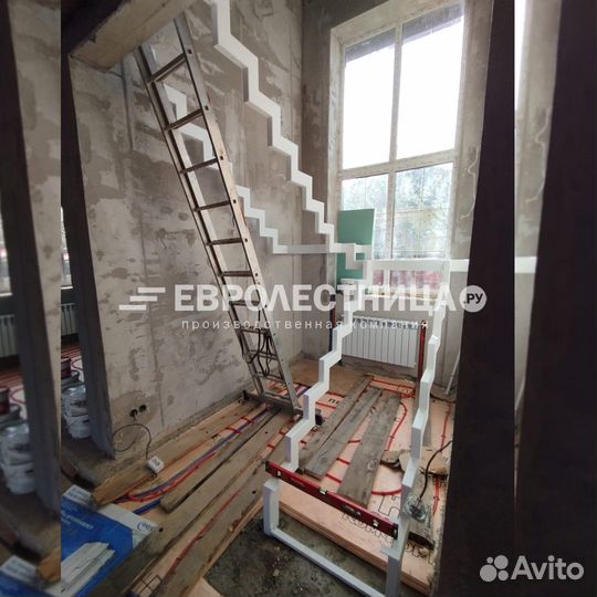 Лестница в дом на металлическом каркасе