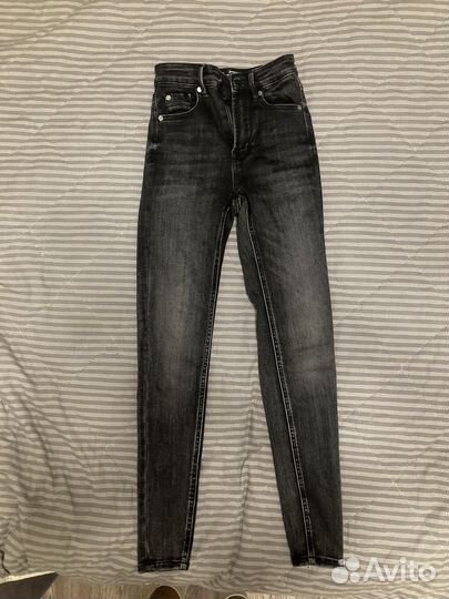 Джинсы скинни Stradivarius EUR 32/MEX 22