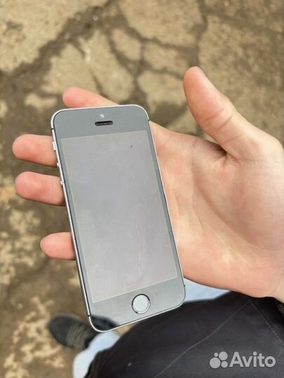 iPhone SE, 32 ГБ