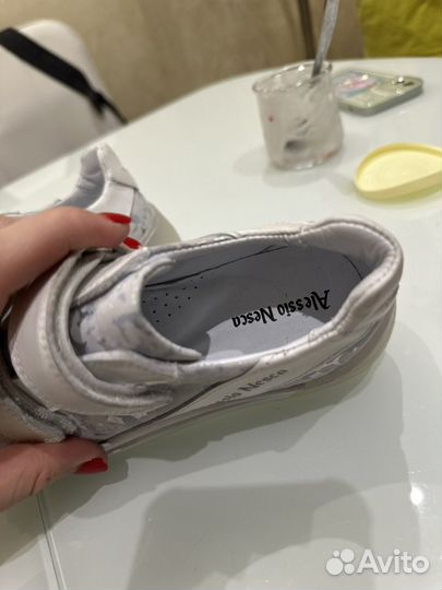 Кроссовки для девочки 33 размер новые